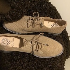 New , VINCE CAMUTO, size 7 medium, leather upper, glitter sole edges, beautiful